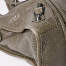 Load image into Gallery viewer, BALENCIAGA バレンシアガ ル シティ スモール ハンドバッグ 811442 ショルダーバッグ カーキ スタッズ ブロンズ金具 108 5240 美品 中古 4a004345