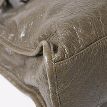 Load image into Gallery viewer, BALENCIAGA バレンシアガ ル シティ スモール ハンドバッグ 811442 ショルダーバッグ カーキ スタッズ ブロンズ金具 108 5240 美品 中古 4a004345