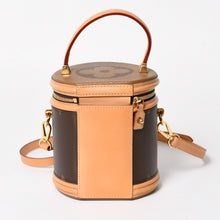 Load image into Gallery viewer, 極美品 LOUIS VUITTON ルイヴィトン カンヌ バニティバッグ モノグラム ジャイアント M44603 ブラウン モノグラム リバース ショルダーバッグ 中古 4a004342