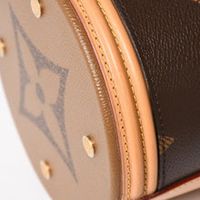 Load image into Gallery viewer, 極美品 LOUIS VUITTON ルイヴィトン カンヌ バニティバッグ モノグラム ジャイアント M44603 ブラウン モノグラム リバース ショルダーバッグ 中古 4a004342