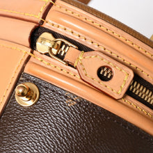Load image into Gallery viewer, 極美品 LOUIS VUITTON ルイヴィトン カンヌ バニティバッグ モノグラム ジャイアント M44603 ブラウン モノグラム リバース ショルダーバッグ 中古 4a004342
