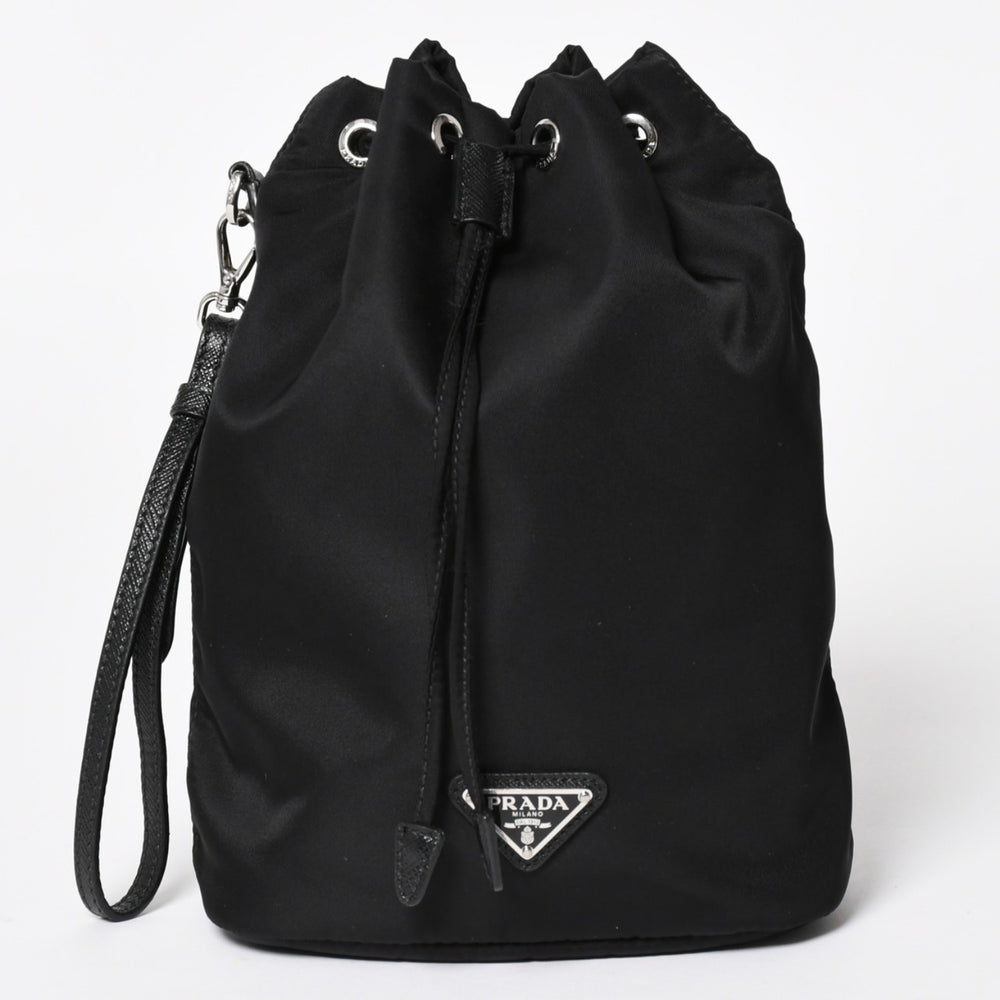 極美品 PRADA プラダ Re-Nylon 巾着型ポーチ 1NS369 トライアングルメタルプレート ミニバッグ クラッチバッグ ブラック シルバー金具 RFID 中古 4a004352