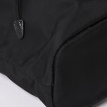 画像をギャラリービューアに読み込む, 極美品 PRADA プラダ Re-Nylon 巾着型ポーチ 1NS369 トライアングルメタルプレート ミニバッグ クラッチバッグ ブラック シルバー金具 RFID 中古 4a004352
