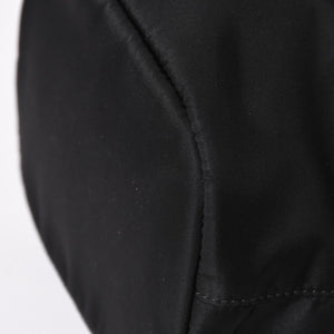 極美品 PRADA プラダ Re-Nylon 巾着型ポーチ 1NS369 トライアングルメタルプレート ミニバッグ クラッチバッグ ブラック シルバー金具 RFID 中古 4a004352