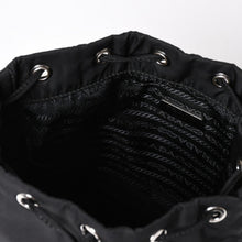 画像をギャラリービューアに読み込む, 極美品 PRADA プラダ Re-Nylon 巾着型ポーチ 1NS369 トライアングルメタルプレート ミニバッグ クラッチバッグ ブラック シルバー金具 RFID 中古 4a004352