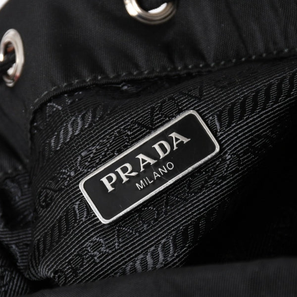 極美品 PRADA プラダ Re-Nylon 巾着型ポーチ 1NS369 トライアングルメタルプレート ミニバッグ クラッチバッグ ブラック シルバー金具 RFID 中古 4a004352
