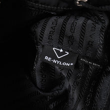 画像をギャラリービューアに読み込む, 極美品 PRADA プラダ Re-Nylon 巾着型ポーチ 1NS369 トライアングルメタルプレート ミニバッグ クラッチバッグ ブラック シルバー金具 RFID 中古 4a004352