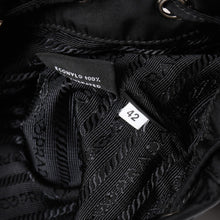 画像をギャラリービューアに読み込む, 極美品 PRADA プラダ Re-Nylon 巾着型ポーチ 1NS369 トライアングルメタルプレート ミニバッグ クラッチバッグ ブラック シルバー金具 RFID 中古 4a004352
