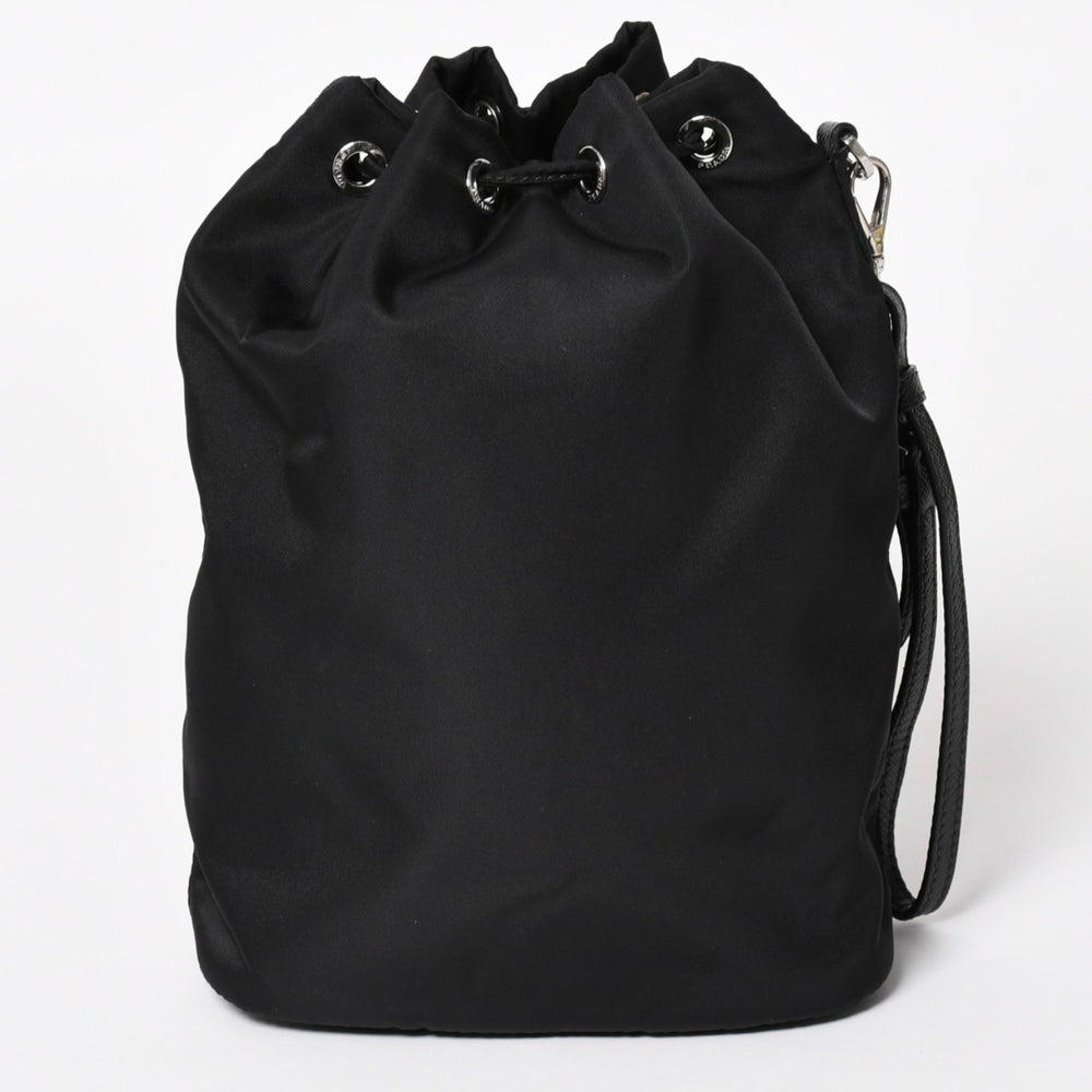 極美品 PRADA プラダ Re-Nylon 巾着型ポーチ 1NS369 トライアングルメタルプレート ミニバッグ クラッチバッグ ブラック シルバー金具 RFID 中古 4a004352