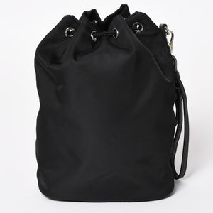 極美品 PRADA プラダ Re-Nylon 巾着型ポーチ 1NS369 トライアングルメタルプレート ミニバッグ クラッチバッグ ブラック シルバー金具 RFID 中古 4a004352