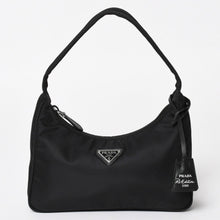 画像をギャラリービューアに読み込む, 極美品 PRADA プラダ ホーボー ハンドバッグ MV515 トライアングルロゴ 三角ロゴプレート ナイロン ブラック 中古 4a004353