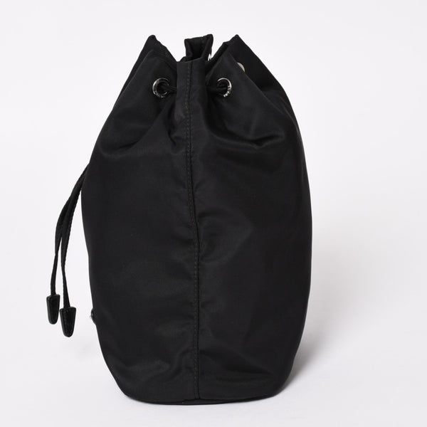 極美品 PRADA プラダ Re-Nylon 巾着型ポーチ 1NS369 トライアングルメタルプレート ミニバッグ クラッチバッグ ブラック シルバー金具 RFID 中古 4a004352