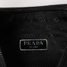 画像をギャラリービューアに読み込む, 極美品 PRADA プラダ ホーボー ハンドバッグ MV515 トライアングルロゴ 三角ロゴプレート ナイロン ブラック 中古 4a004353