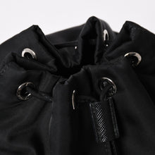 画像をギャラリービューアに読み込む, 極美品 PRADA プラダ Re-Nylon 巾着型ポーチ 1NS369 トライアングルメタルプレート ミニバッグ クラッチバッグ ブラック シルバー金具 RFID 中古 4a004352