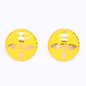 Very good condition CHANEL Coco mark earrings Weight approx. 29.89g 97P stamp Resin GP Metal Gold Yellow Binaural Used 4c069685