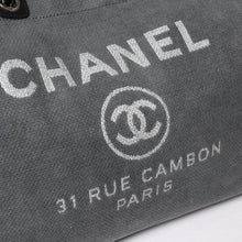 Load image into Gallery viewer, 新品同様 CHANEL シャネル Deauville TGM ドーヴィルTGM 2WAYバッグ 16番台 ココマーク キャンバス レザー グレー 中古 4a004385