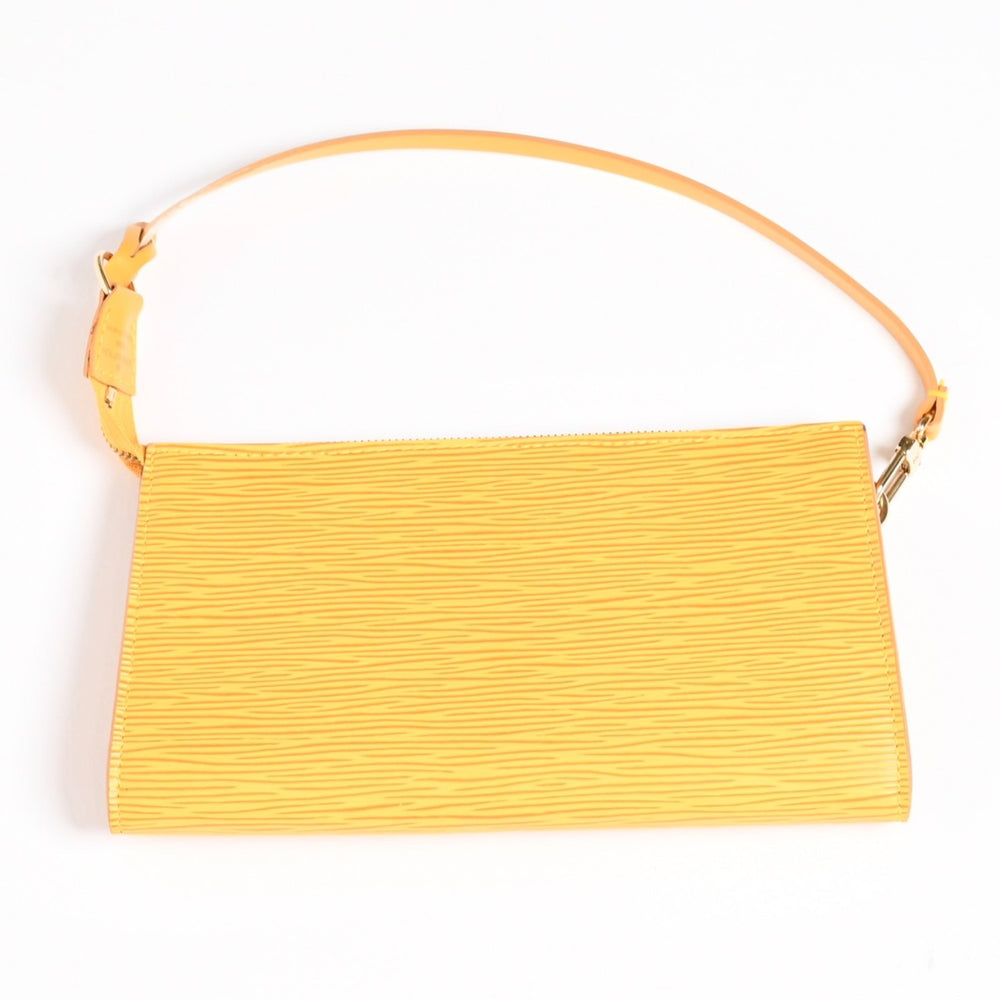 Very Good Condition LOUIS VUITTON Pochette Accessory Pouch M52959 Epi Leather Yellow Gold Hardware Used 4a003941