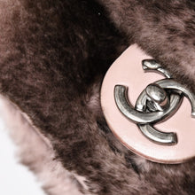 Load image into Gallery viewer, CHANEL シャネル 15AW マトラッセ Sフラップ Wチェーンショルダーバッグ A93054 21番台 ココマーク オリラグファー 美品 中古 4a004243