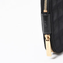 画像をギャラリービューアに読み込む, CHANEL シャネル ニュートラベルライン マルチポーチ CDケース 小物入れ ブラック ココマーク ナイロンジャガード生地 ゴールド金具 美品 中古 4a003890