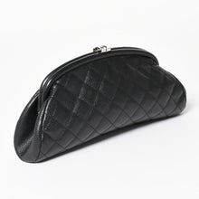 Load image into Gallery viewer, 極美品 CHANEL シャネル タイムレス クラシック クラッチバッグ 11番台 ココマーク キャビアスキン キルティング シルバー金具 中古 4a004166