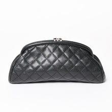Load image into Gallery viewer, 極美品 CHANEL シャネル タイムレス クラシック クラッチバッグ 11番台 ココマーク キャビアスキン キルティング シルバー金具 中古 4a004166