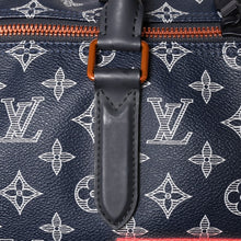Load image into Gallery viewer, 極美品 LOUIS VUITTON ルイヴィトン ボストンバッグ キーポル50バンドリエール モノグラムインク アップサイドダウン M43684 4a004348