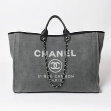 Load image into Gallery viewer, 新品同様 CHANEL シャネル Deauville TGM ドーヴィルTGM 2WAYバッグ 16番台 ココマーク キャンバス レザー グレー 中古 4a004385
