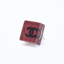 Load image into Gallery viewer, CHANEL シャネル ココマーク スクエアピアス 重量約2.92g 15S刻印 樹脂系 メタル クリア レッド 両耳用 美品 中古 67058