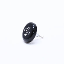 Load image into Gallery viewer, CHANEL シャネル ココマーク ピアス 重量約0.88g 05V刻印 樹脂系 ラインストーン ブラック 片耳用 美品 中古 51293