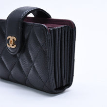 Load image into Gallery viewer, 新品未使用 CHANEL シャネル カードケース 21番台 ココマーク キャビアスキン ブラック ボルドー ゴールド金具 中古 4a004390