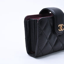 Load image into Gallery viewer, 新品未使用 CHANEL シャネル カードケース 21番台 ココマーク キャビアスキン ブラック ボルドー ゴールド金具 中古 4a004390