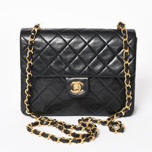 画像をギャラリービューアに読み込む, CHANEL シャネル ミニマトラッセ チェーンショルダーバッグ ラムスキン ブラック ココマーク ターンロック ゴールド金具 美品 中古 4a004410