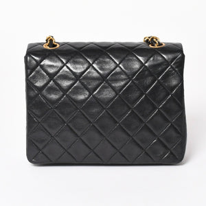 CHANEL Mini Matelasse Chain Shoulder Bag Lambskin Black Coco Mark Turn Lock Gold Hardware Good Condition Used 4a004410