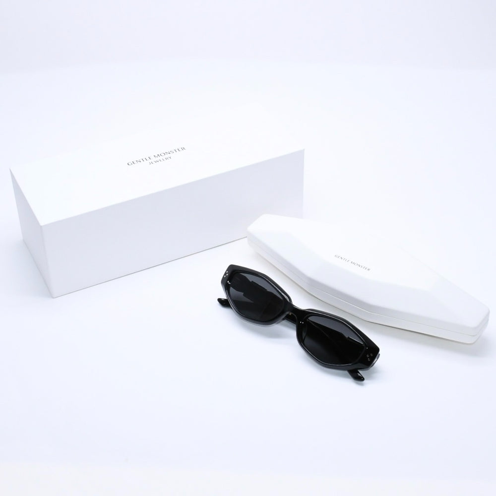 Very Good Condition GENTLE MONSTER VEGAX Sunglasses Size 54□20 145 Rhinestone Black Used 4a004287