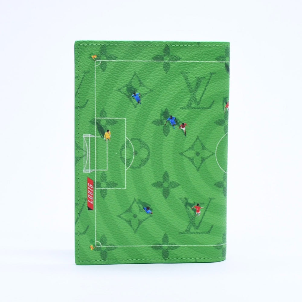 新品未使用 LOUIS VUITTON ルイヴィトン パスポートケース クーヴェルテュール パスポール モノグラムキャンバス M26794 グリーン 中古 4a004753