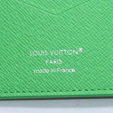 画像をギャラリービューアに読み込む, 新品未使用 LOUIS VUITTON ルイヴィトン パスポートケース クーヴェルテュール パスポール モノグラムキャンバス M26794 グリーン 中古 4a004753