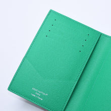 画像をギャラリービューアに読み込む, 新品未使用 LOUIS VUITTON ルイヴィトン パスポートケース クーヴェルテュール パスポール モノグラムキャンバス M14875 グリーン 中古 4a004754