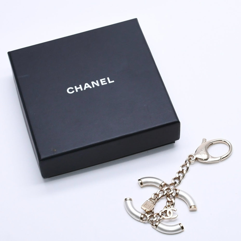 CHANEL シャネル ココマーク キーチャーム キーホルダー パヒューム 重量約31.19g B18B刻印 GP メタル ホワイト ゴールド美品 中古 4a004605