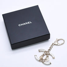 画像をギャラリービューアに読み込む, CHANEL シャネル ココマーク キーチャーム キーホルダー パヒューム 重量約31.19g B18B刻印 GP メタル ホワイト ゴールド美品 中古 4a004605