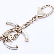 画像をギャラリービューアに読み込む, CHANEL シャネル ココマーク キーチャーム キーホルダー パヒューム 重量約31.19g B18B刻印 GP メタル ホワイト ゴールド美品 中古 4a004605