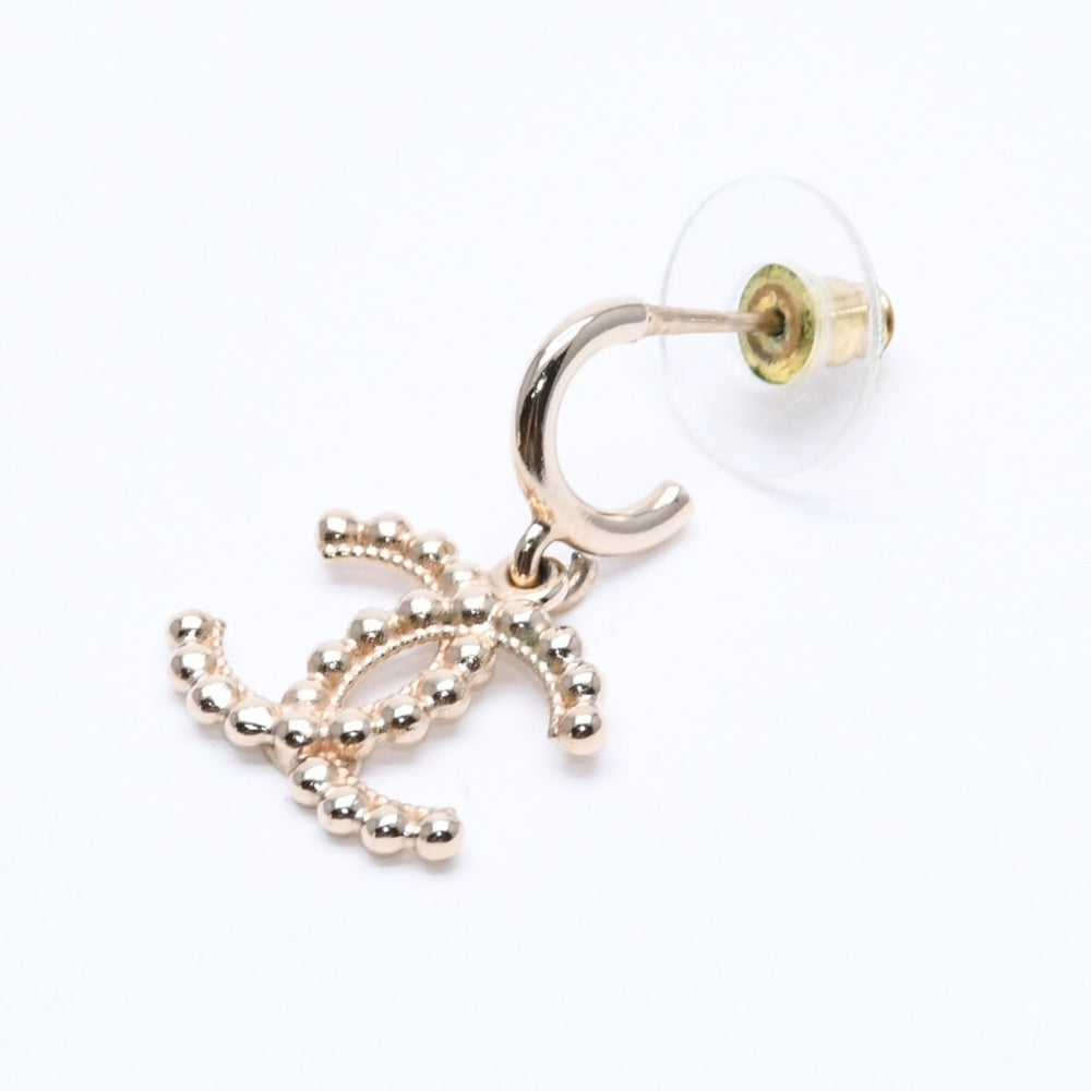 Very Good Condition CHANEL Coco Mark Swing Earrings L22C Engraved Coco Mark Gold Weight 4,07g Used 4a004593