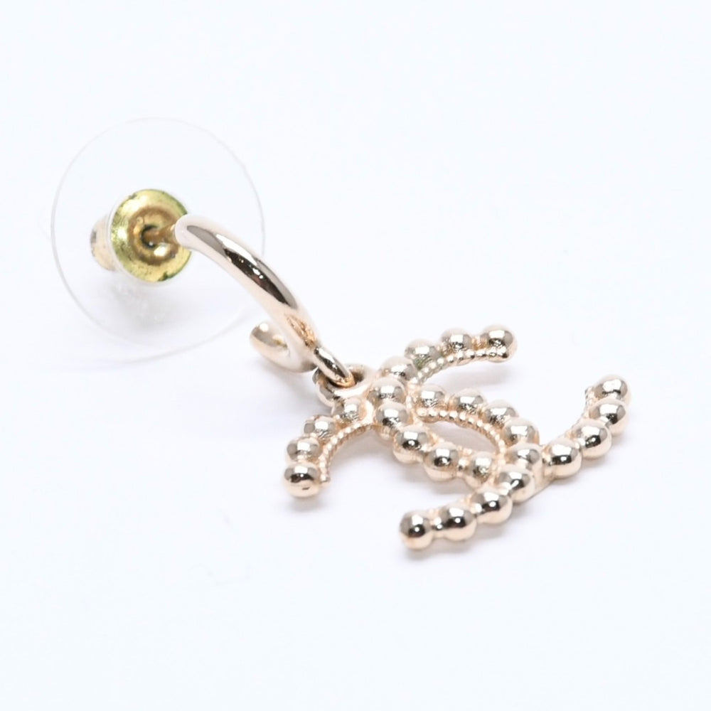 Very Good Condition CHANEL Coco Mark Swing Earrings L22C Engraved Coco Mark Gold Weight 4,07g Used 4a004593