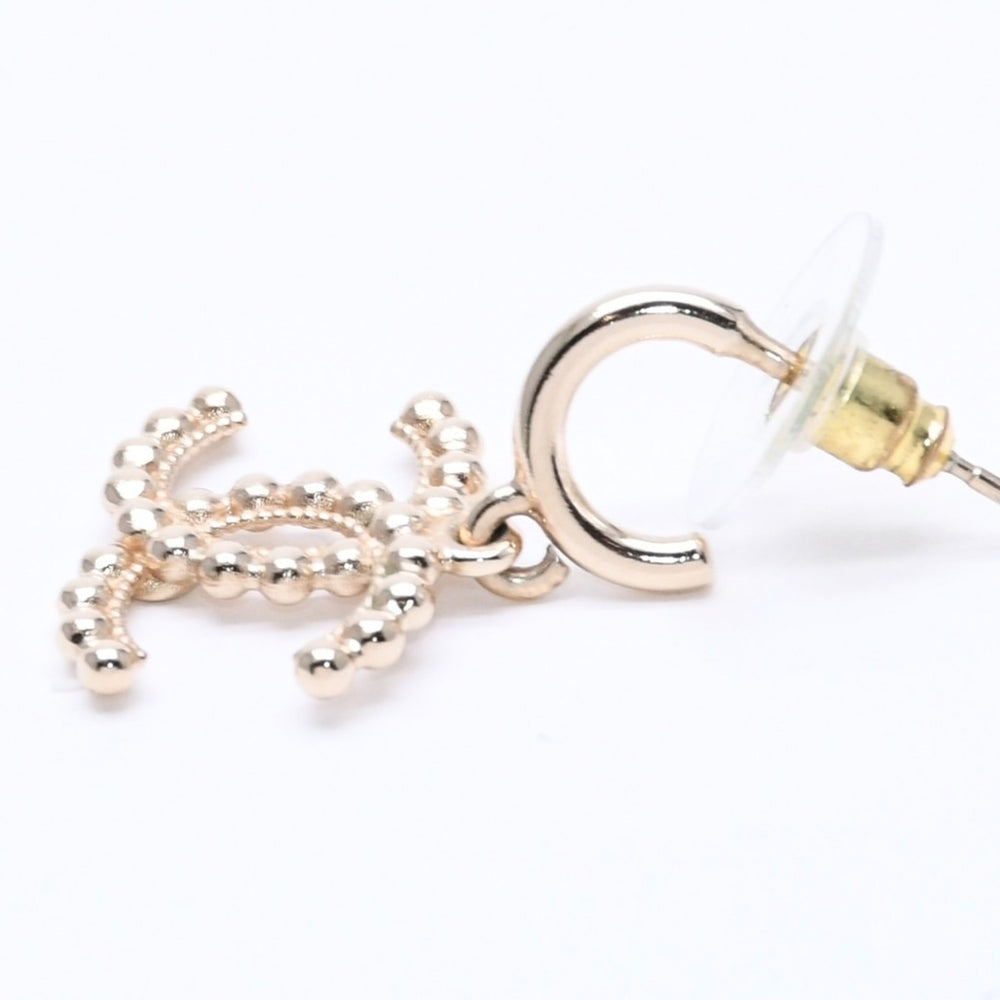 Very Good Condition CHANEL Coco Mark Swing Earrings L22C Engraved Coco Mark Gold Weight 4,07g Used 4a004593