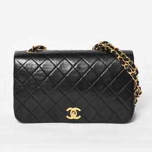 Very Good Condition CHANEL Matelasse Chain Shoulder Bag Coco Mark No. 1 Lambskin Black Gold Hardware Used 4a004472