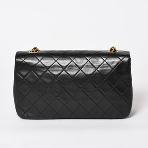 Very Good Condition CHANEL Matelasse Chain Shoulder Bag Coco Mark No. 1 Lambskin Black Gold Hardware Used 4a004472