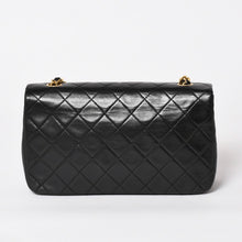 Load image into Gallery viewer, 極美品 CHANEL シャネル マトラッセチェーンショルダーバッグ ココマーク 1番台 ラムスキン ブラック ゴールド金具 中古 4a004472
