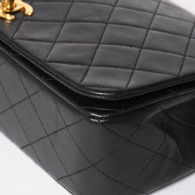 Load image into Gallery viewer, 極美品 CHANEL シャネル マトラッセチェーンショルダーバッグ ココマーク 1番台 ラムスキン ブラック ゴールド金具 中古 4a004472