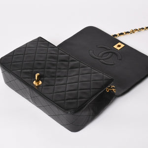 Very Good Condition CHANEL Matelasse Chain Shoulder Bag Coco Mark No. 1 Lambskin Black Gold Hardware Used 4a004472