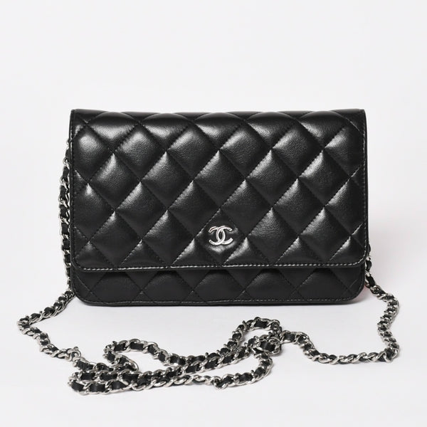 Very Good Condition CHANEL Timeless Classic Line Classic Chain Wallet A33814 16th Series Coco Mark Lambskin Used 4a003973