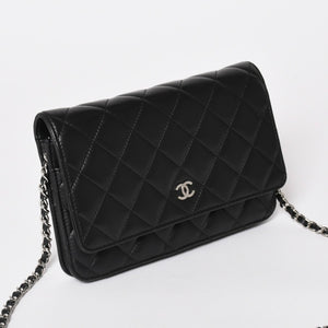 Very Good Condition CHANEL Timeless Classic Line Classic Chain Wallet A33814 16th Series Coco Mark Lambskin Used 4a003973